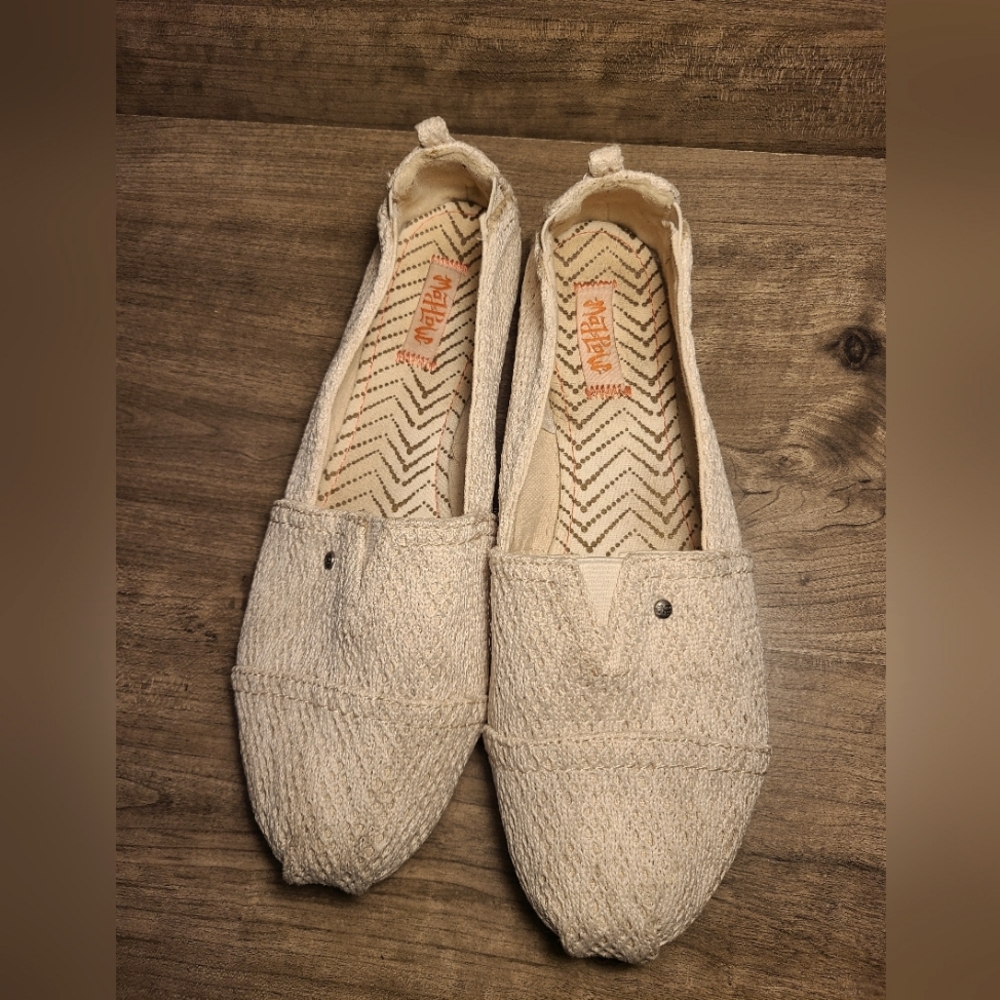 Madlove Flats Lace